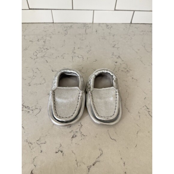 UGG Infant Baby Booties Size 4/5 Sivia Metallic Silver - Picture 1 of 7